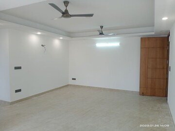 Room in 3 BHK Builder Floor at Vasant Kunj – for Rent