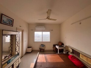 Room in 3.5 BHK Apartment at Raebareli Road – for Sale