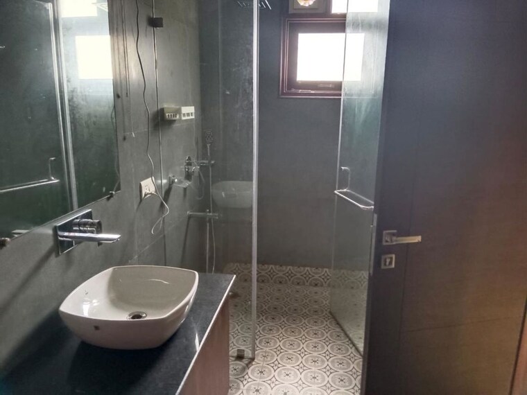 Bathroom, chittaranjan park 3 Bedroom 1150 Sq.Ft. Builder Floor In Chittaranjan Park Delhi 9950245