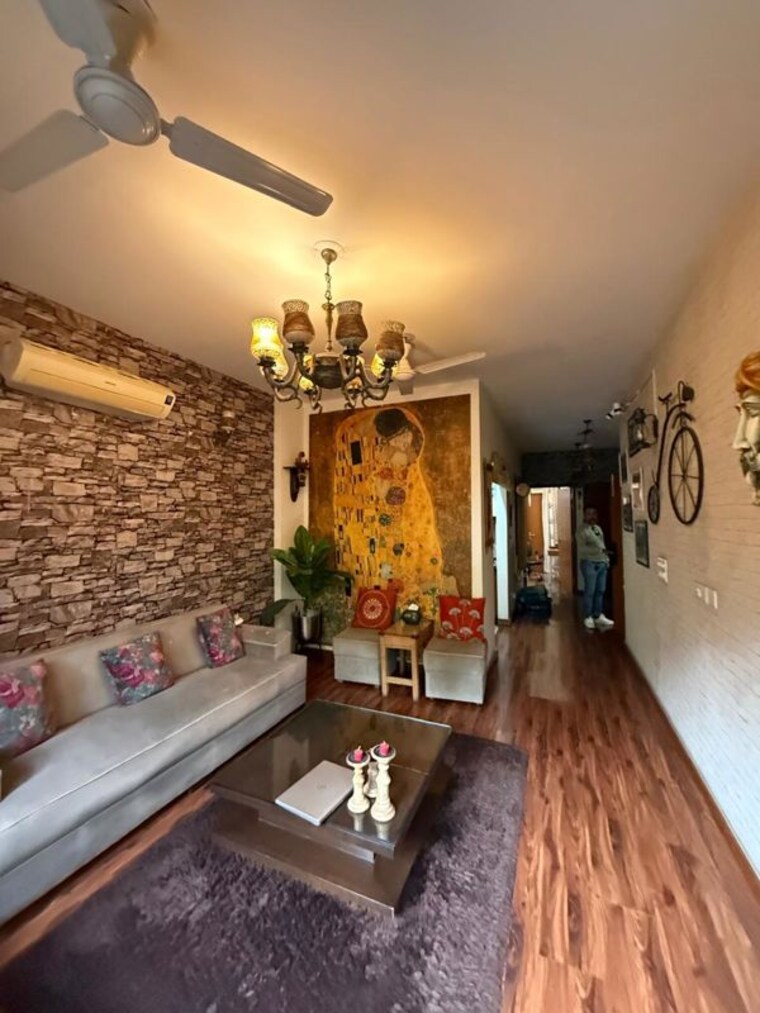Living Room, chittaranjan park 3 Bedroom 1150 Sq.Ft. Builder Floor In Chittaranjan Park Delhi 9950245