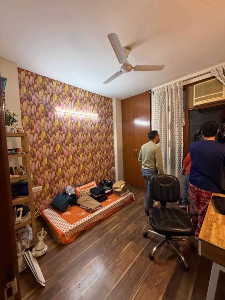 Living Room, chittaranjan park 3 Bedroom 1150 Sq.Ft. Builder Floor In Chittaranjan Park Delhi 9950245