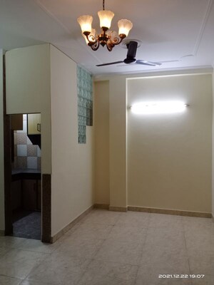 Room in 2 BHK Builder Floor at Vasant Kunj – for Rent