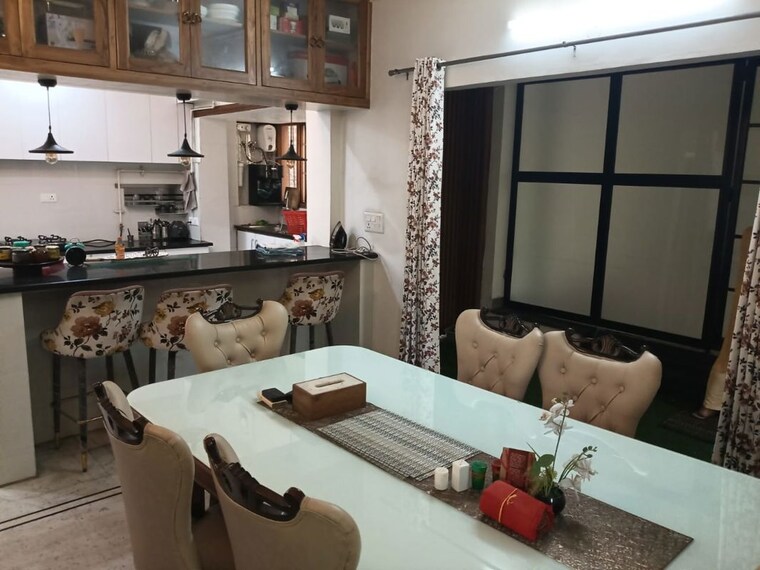 Master Bedroom, kailash colony 3 Bedroom 1550 Sq.Ft. Builder Floor In Kailash Colony Delhi 9950276