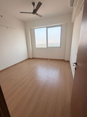 Room in 4 BHK Apartment at Godrej Woods, Sector 43 – for Sale