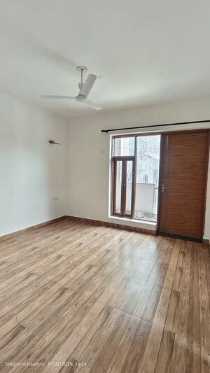 Room in 3 BHK Builder Floor at Vasant Kunj – for Rent