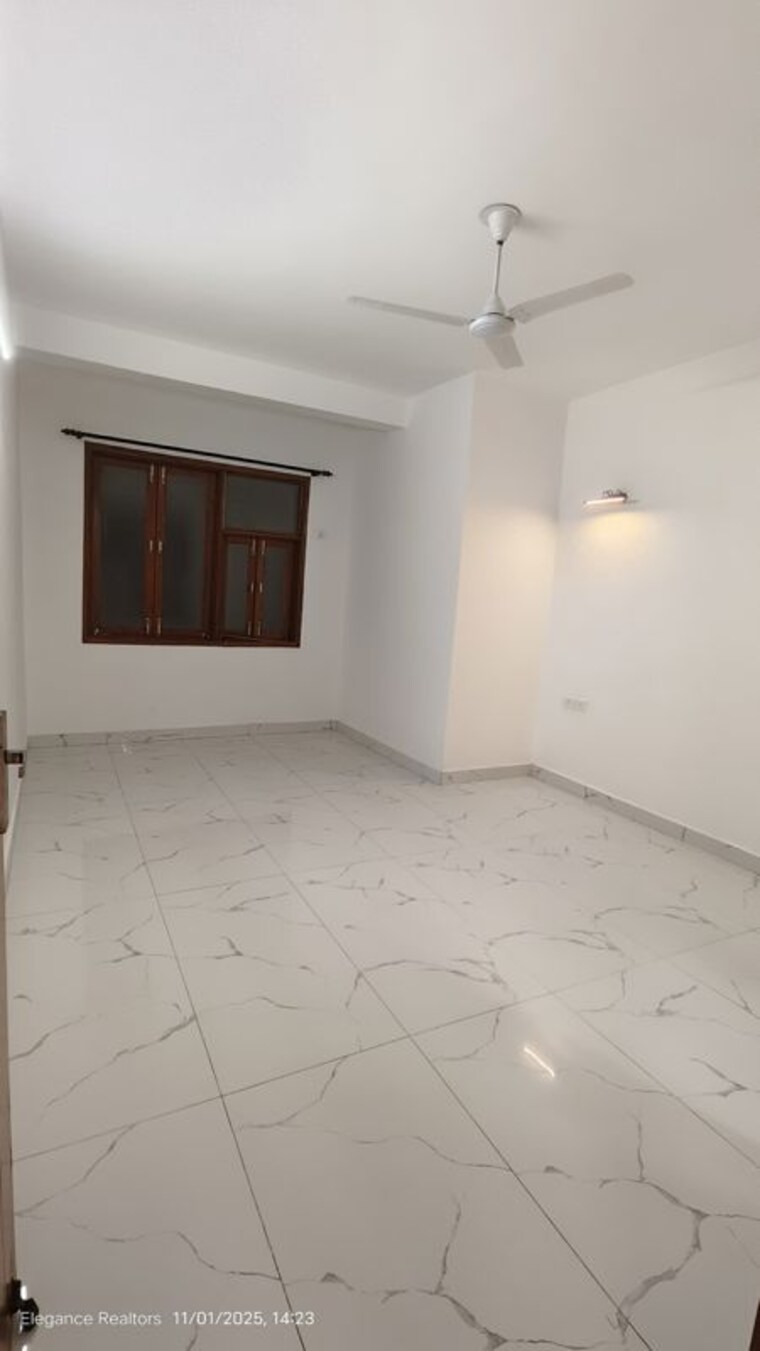Room, vasant kunj 3 Bedroom 1450 Sq.Ft. Builder Floor In Vasant Kunj Delhi 9950373