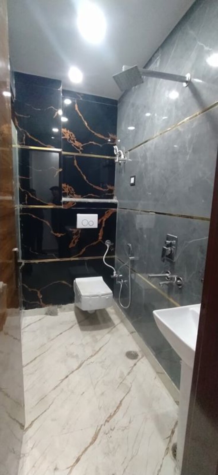 Bathroom, vipin garden 2 Bedroom 60 Sq.Yd. Builder Floor In Vipin Garden Delhi 9950374