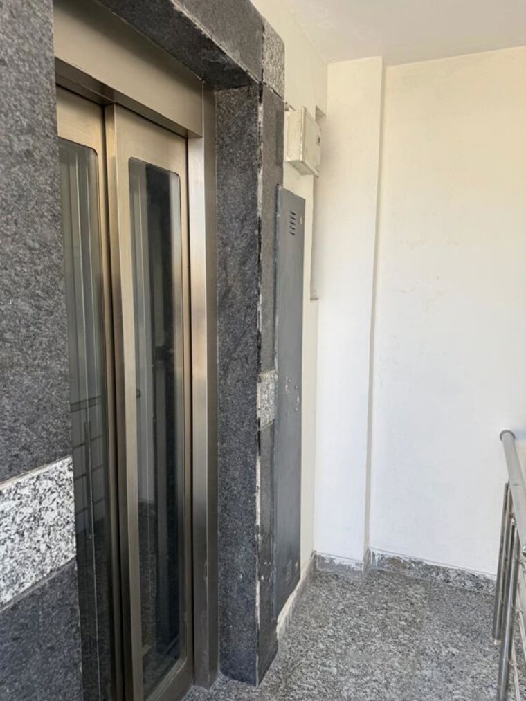 Balcony, chittaranjan park 1 Bedroom 700 Sq.Ft. Builder Floor In Chittaranjan Park Delhi 9950377