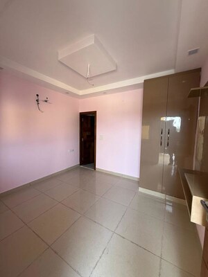 Bedroom in 1 BHK Builder Floor at Chittaranjan Park – for Rent