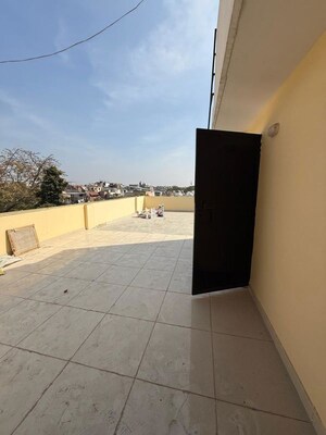 Terrace in 1 BHK Builder Floor at Chittaranjan Park – for Rent