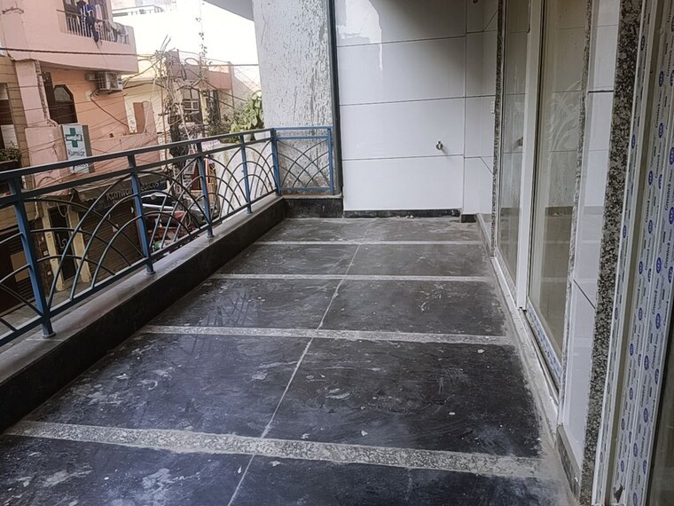 Balcony, virender nagar 3 Bedroom 1500 Sq.Ft. Builder Floor In Virender Nagar Delhi 9950391