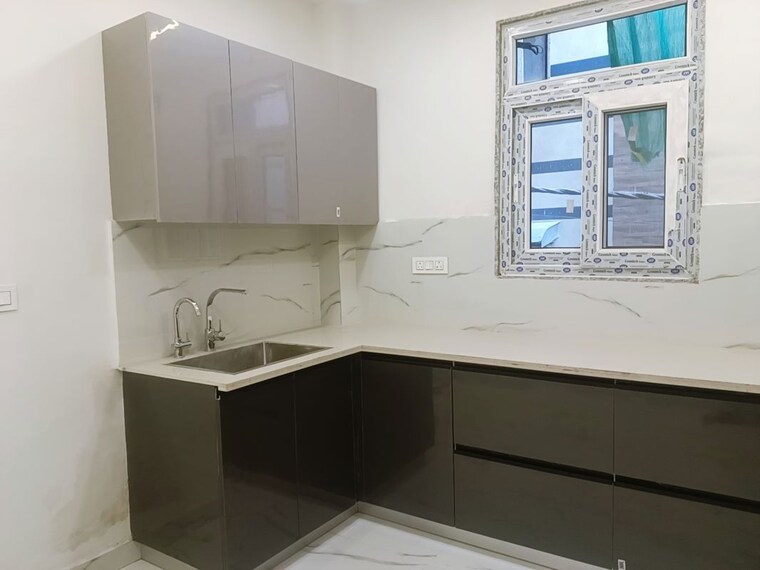 Kitchen, virender nagar 3 Bedroom 1500 Sq.Ft. Builder Floor In Virender Nagar Delhi 9950391