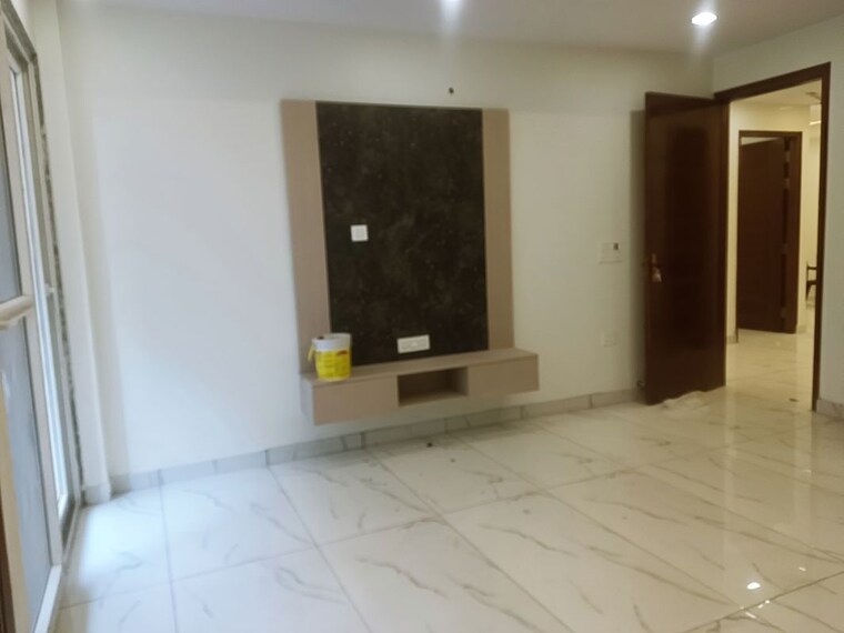 Room, virender nagar 3 Bedroom 1500 Sq.Ft. Builder Floor In Virender Nagar Delhi 9950391