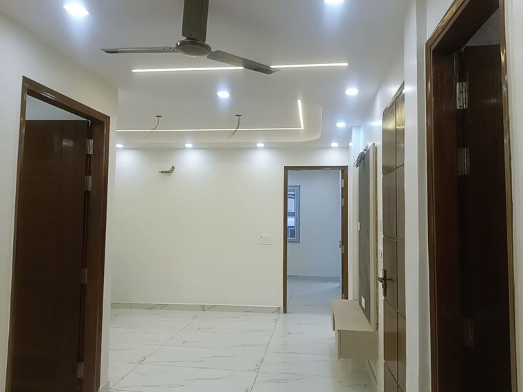 Room, virender nagar 3 Bedroom 1500 Sq.Ft. Builder Floor In Virender Nagar Delhi 9950391