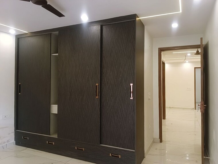 Room, virender nagar 3 Bedroom 1500 Sq.Ft. Builder Floor In Virender Nagar Delhi 9950391