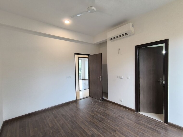 Room, bptp-amstoria 4 Bedroom 4500 Sq.Ft. Builder Floor In Sector 102 Gurgaon 9950564