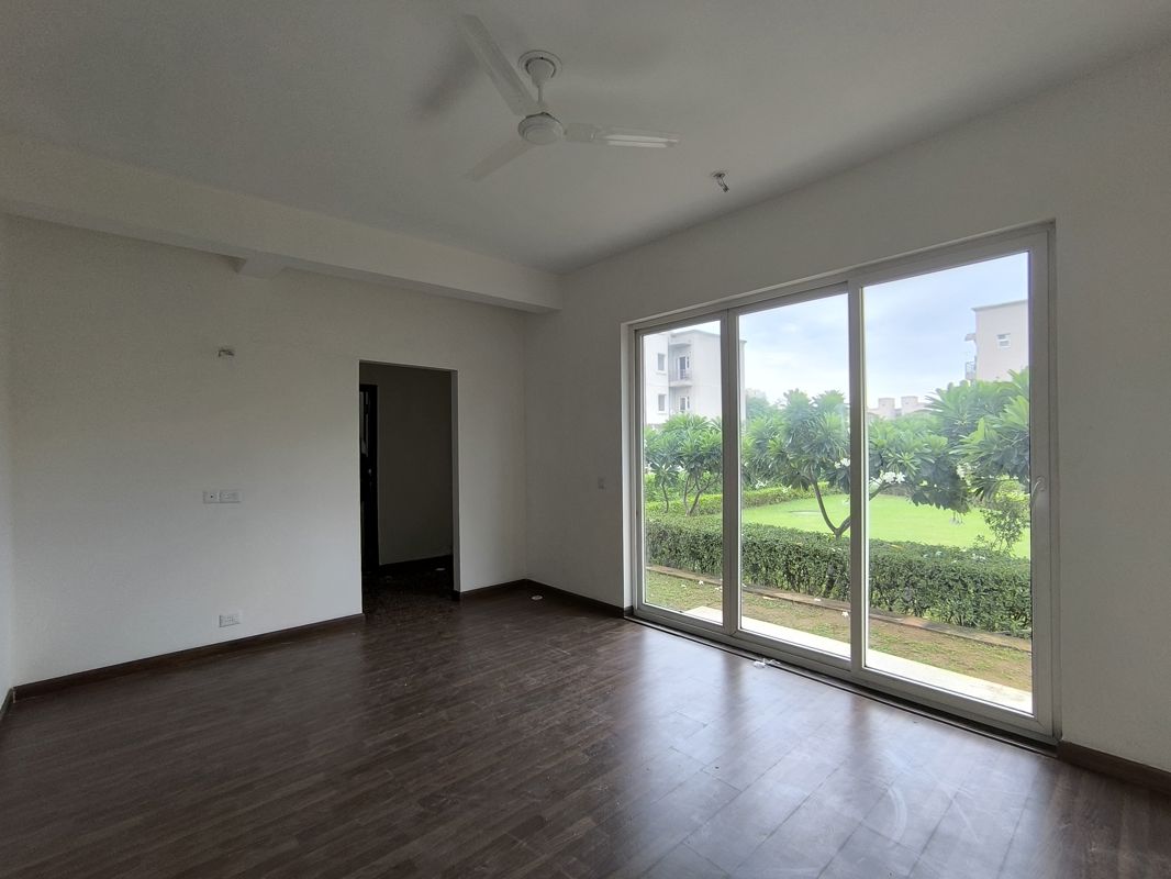 4 BHK + Pooja Room,Servant Room,Extra Room Builder Floor For Rent in BPTP Amstoria