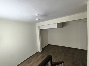 Room in 4 BHK Builder Floor at BPTP Amstoria, Sector 102 – for Rent