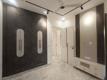 Building Lobby in 3 BHK Builder Floor at Janakpuri – for Sale