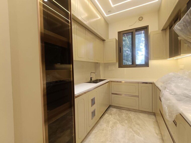 Kitchen, janakpuri 3 Bedroom 1400 Sq.Ft. Builder Floor In Janakpuri Delhi 9950572