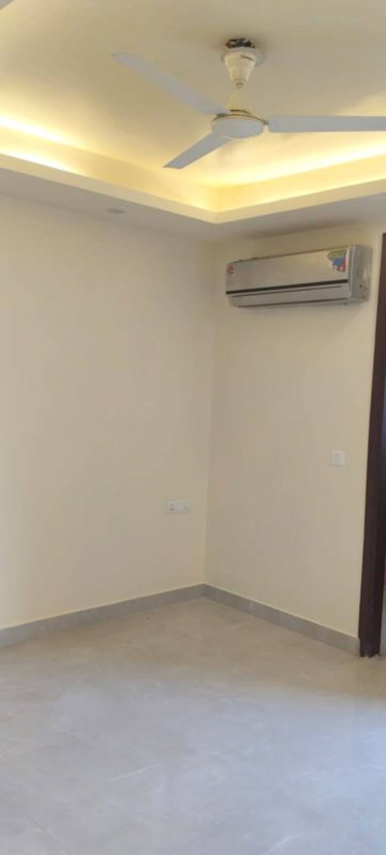Room, east of kailash 3 Bedroom 125 Sq.Ft. Builder Floor In East Of Kailash Delhi 9950609
