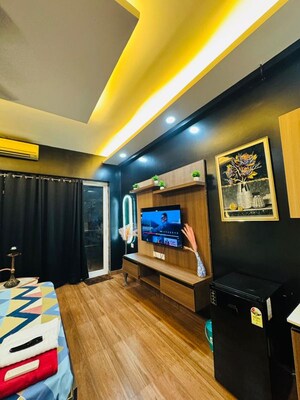 Gym in Studio Apartment at Gaur City Mall, Sector 4 Greater Noida – for Rent