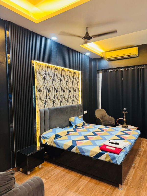 StudioApartment For Rent in Gaur City Mall