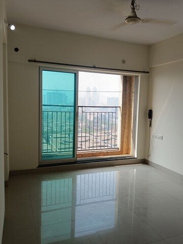 Room in 2 BHK Apartment at Rustomjee Urbania Atelier, Thane West – for Rent