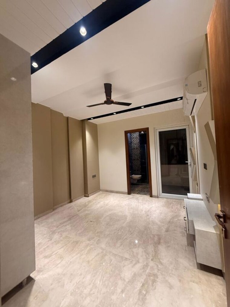 Room, tilak nagar 3 Bedroom 1800 Sq.Ft. Builder Floor In Tilak Nagar Delhi 9950710