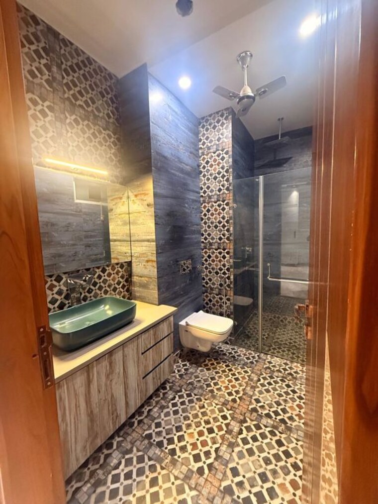 Bathroom, tilak nagar 3 Bedroom 1800 Sq.Ft. Builder Floor In Tilak Nagar Delhi 9950710