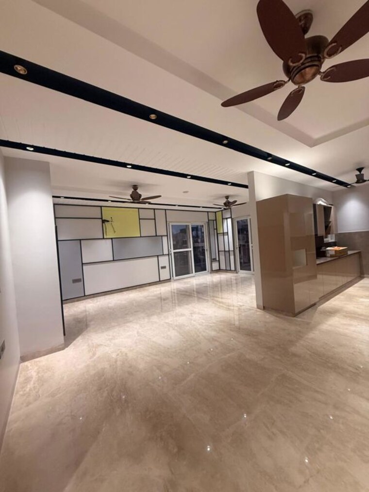 Room, tilak nagar 3 Bedroom 1800 Sq.Ft. Builder Floor In Tilak Nagar Delhi 9950710