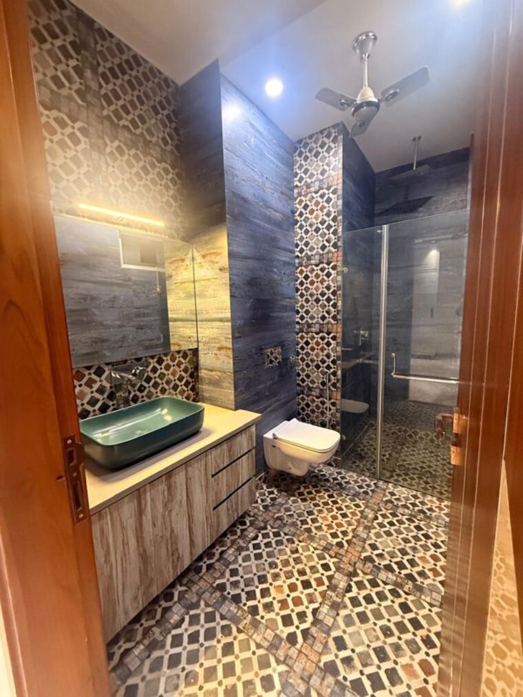 Bathroom, tilak nagar 3 Bedroom 1800 Sq.Ft. Builder Floor In Tilak Nagar Delhi 9950710