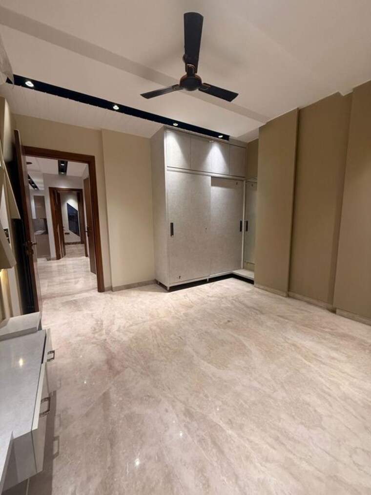 Room, tilak nagar 3 Bedroom 1800 Sq.Ft. Builder Floor In Tilak Nagar Delhi 9950710