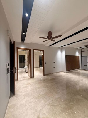 Room in 3 BHK Builder Floor at Tilak Nagar – for Sale