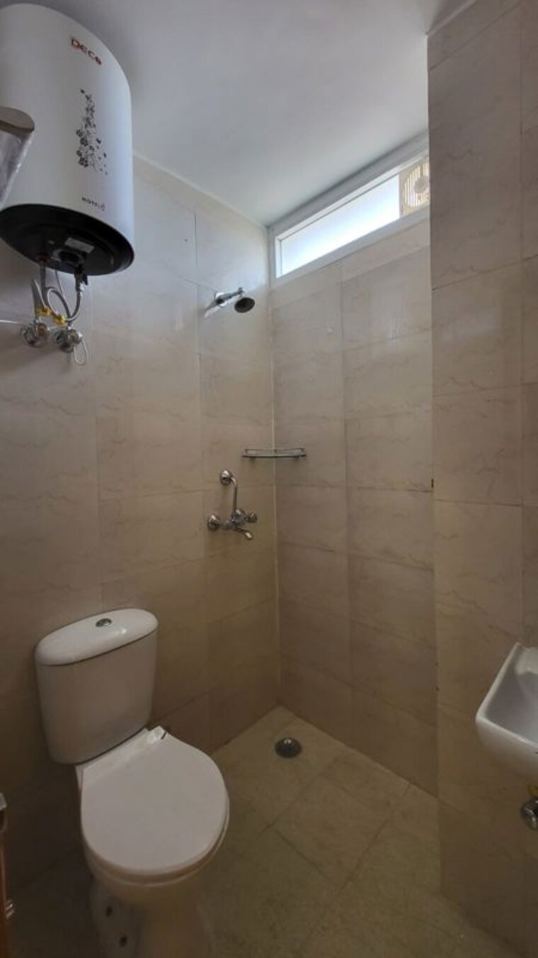 Bathroom, palm-residency-chhatarpur 1 Bedroom 450 Sq.Ft. Apartment In Chattarpur Delhi 9951032