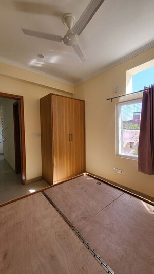 Room in 1 BHK Apartment at Palm Residency Chhatarpur, Chattarpur – for Rent