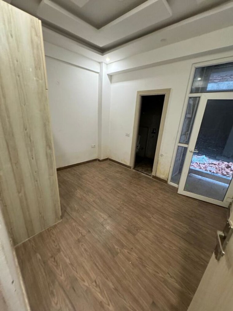 Room, sector 73 1 Bedroom 615 Sq.Ft. Builder Floor In Sector 73 Noida 9950490