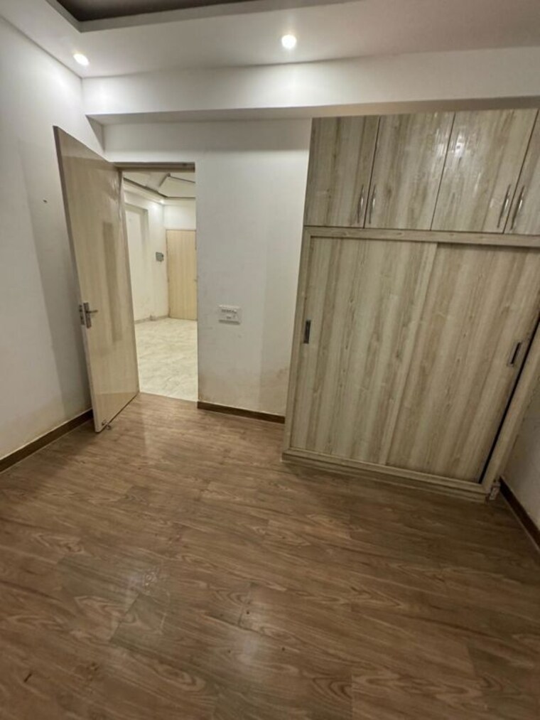Room, sector 73 1 Bedroom 615 Sq.Ft. Builder Floor In Sector 73 Noida 9950490