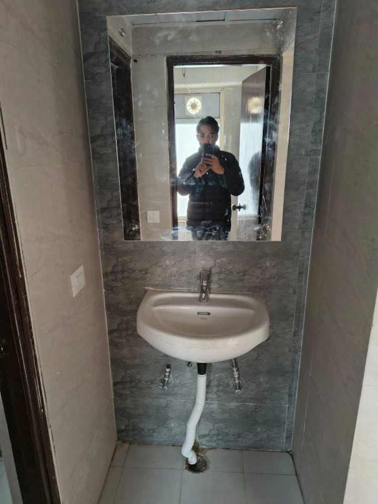 Bathroom, amrapali-dream-valley 1 Bedroom 585 Sq.Ft. Apartment In Tech Zone 4 Greater Noida Greater Noida 9951081