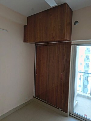 Room in 1 BHK Apartment at Amrapali Dream Valley, Tech Zone 4 Greater Noida – for Sale