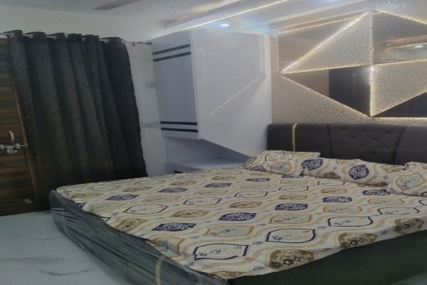 1 BHK + Extra Room Builder Floor For Sale in Dahisar East