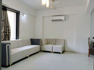 2 BHK Apartment For Rent in Near Vaishno Devi Circle On Sg Highway