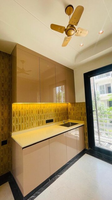 Kitchen in 3 BHK Builder Floor at BPTP Green Oaks, Sector 70a – for Sale