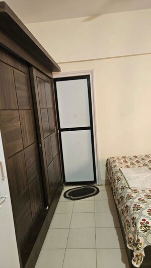 Furnished Amenities in 1 BHK Apartment at Silver Crest Powai, Powai – for Rent