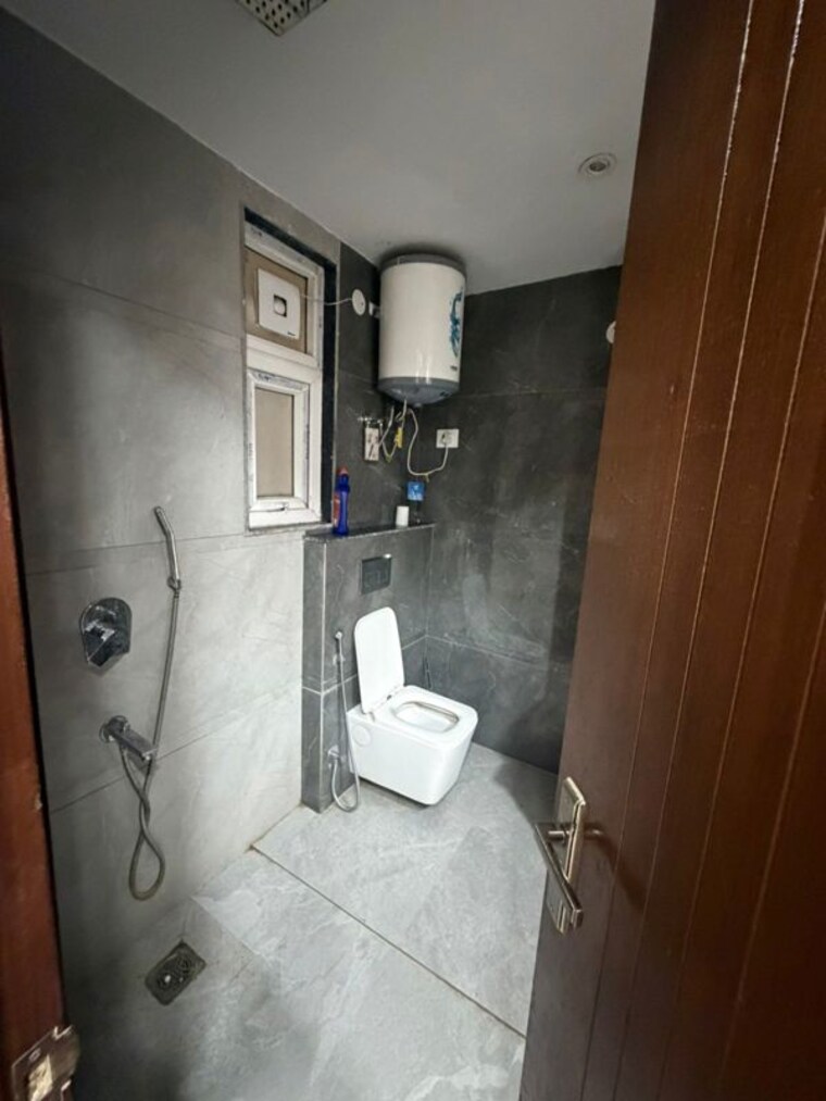 Bathroom, palm-residency-chhatarpur 3 Bedroom 1450 Sq.Ft. Apartment In Chattarpur Delhi 9951286