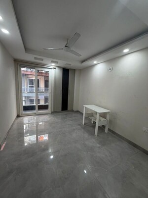 Room in 3 BHK Apartment at Palm Residency Chhatarpur, Chattarpur – for Rent