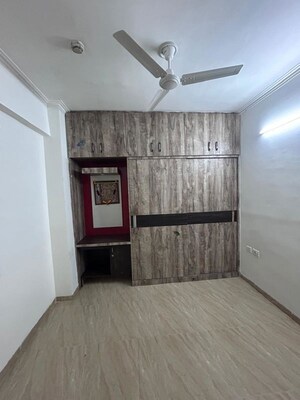 Room in 2 BHK Apartment at Gaur City 2 - 14th Avenue, Sector 16c Greater Noida – for Rent