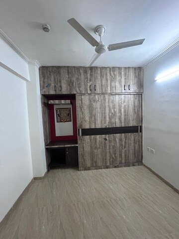 Room in 2 BHK Apartment at Gaur City 2 - 14th Avenue, Sector 16c Greater Noida – for Rent
