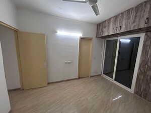 Room in 2 BHK Apartment at Gaur City 2 - 14th Avenue, Sector 16c Greater Noida – for Rent