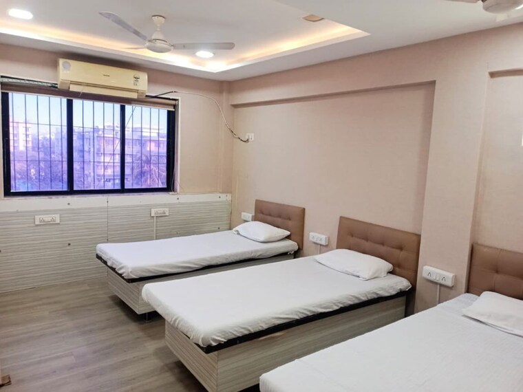Room, vile parle west Pg For Boys & Girls In Vile Parle West 9951310